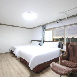 Top Island Hotel