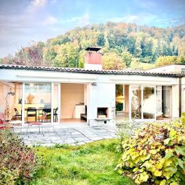 Komfortables Atriumhaus bei Zürich, Garten, Ruhe, Parking und Waschmaschine, Hotel in Stallikon
