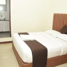 Mano Residency by NIRA Hospitality- Just 3 Kms from Meenakshi Amman Temple, hotel in Madurai