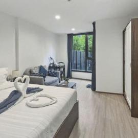 The Base - New Studio Great location, shared Pool, hotel in Ban Rangeng