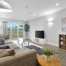 The Isleworth Garden Retreat 3BR 2BA with Gated Parking, hotel a Isleworth