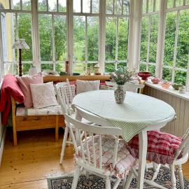 18Th Century House With Glass Porch In Småland، فندق في Söderåkra