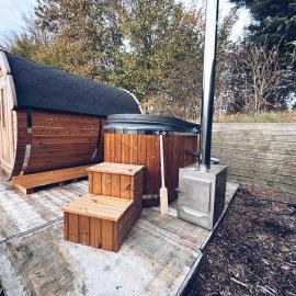 Wellness Glamping Pod met privé Hottub & Sauna, hotell sihtkohas Oudehornstercompagnie
