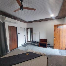 The KaMP, hotel sa Murbād