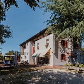 Agriturismo P rato Fiorito، فندق في Santi Angeli