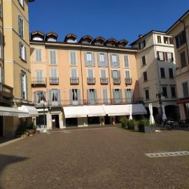 Appartamento Le Rondini nel centro di Intra, hotel v destinácii Intra