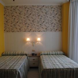 Hostal Santa Marta Playa, hotel in Baiona