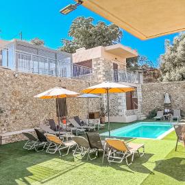 Achlades The Mountain Paradise Villas - Studio with pool!, hotel i Aletrouvárion