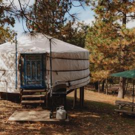 Cosy yurt at a nature retreat in Dunlap CA, hotel in Miramonte