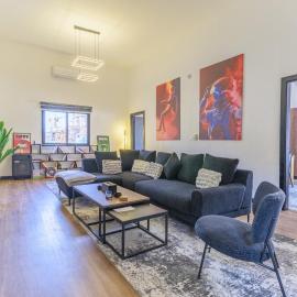 Residence 4 - Comfy Apts & Balconies in Mar Mikhael, מלון בAl Mudawwar