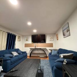 4 Cozy Bedrooms Pool Table Backyard、バッファローのホテル