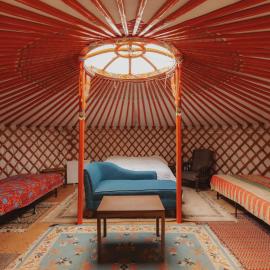 Cosy yurt at a nature retreat in CA, hotel in Miramonte