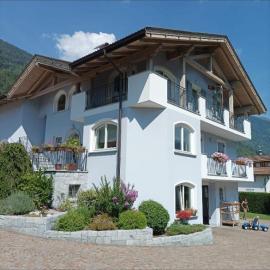 Holiday Valdisole, hotel i Croviana