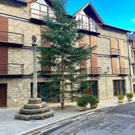 Hotel La Creu by RdA Hotels、エステリ・ダネウのホテル