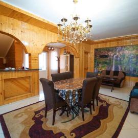 Guest House Nukri, hotel en Danisparauli