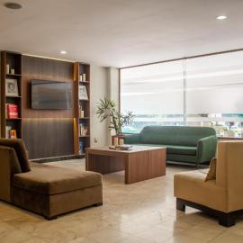 Best Western PLUS Plaza Florida & Tower、イラプアトのホテル