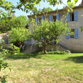 Chambre d'hôtes Le Devezou 12400 Saint Affrique、サンタフリクのホテル