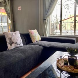 Unit 3 TraversHub Sleeps 6 Self-Catering Group Belhar, CT, hotel v destinaci Belhar