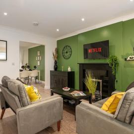 Modern 3BR Home - Designated Parking - Groups
