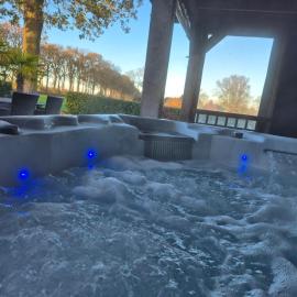 Dalerheugte Drenthe Vakantiehuisje Wellness 4 met jacuzzi, prachtig uitzicht en twee slaapkamers, hotel em Dalerveen
