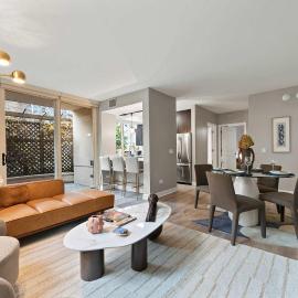 The Bernadin- Designer 3BR City Center with Balcony