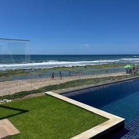 Triplex Pé na Areia - 03 suítes - tenha a praia como quintal!, hotel u gradu 'Lauro de Freitas'