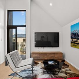 Modern APT in Jacks Point by Supercarehost, hotel in Queenstown Airport