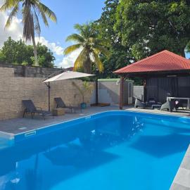 Les Abymes में, होटल Détente absolue avec grande piscine
