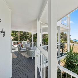 Miss Beachy - Stunning Beachfront Home, Pets OK