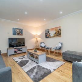 Family Friendly 3BR Townhouse with 6 Beds and Parking, hotel din Edinburgh