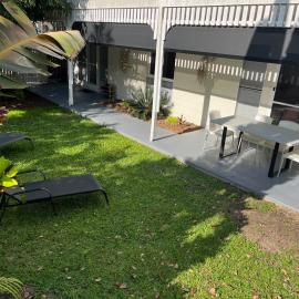 Tropic Gardens - Walking Distance to town - 2 bedroom holiday unit with yard - Small Dogs under 10kgs Welcome, hotel v destinaci Port Douglas