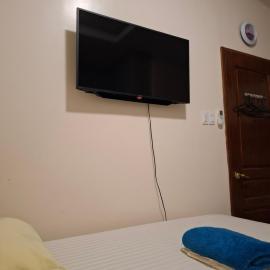 Rey's Pension House- Family Room, hotel u gradu Puluan