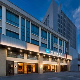 Hanting Hotel Nanjing Jiangpu Longhua Road Subway Station – hotel w mieście Pukou