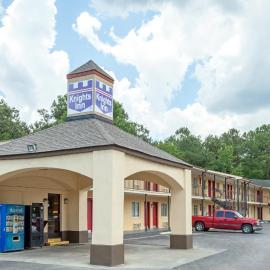 Knights Inn Point South Yemassee، فندق في يماسّي