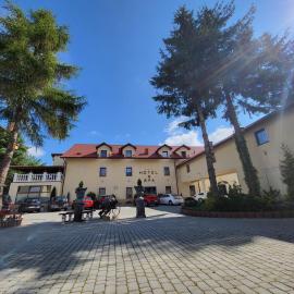 Viesnīca Hotel Wellness & SPA Antyczny Dwór pilsētā Rudna Mała