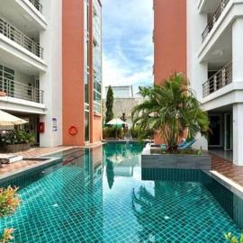 Palace - Spacious 1 bedroom Condo with shared Renovated Large Pool