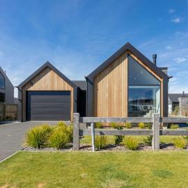 Racecourse Retreat 3 Bedrooms 3 Ensuites!