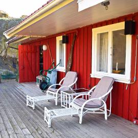 Two charming cottages in Hälleviksstrand SE09133, hotel u gradu Hälleviksstrand