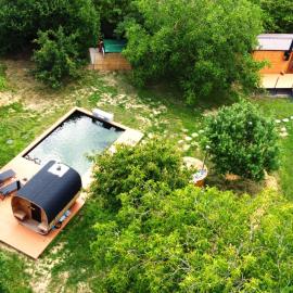 Glamping Tři oříšky na Vysočině, viešbutis mieste Lesonice