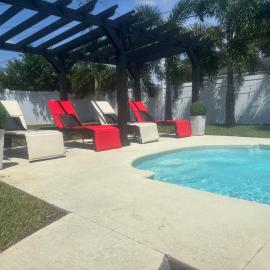 WOW Free Heated Pool and Hot Tub Modern Home 3 Miles To The Beach