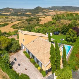 Espectacular casa de diseño con piscina en Navarra, hotel in Lácar