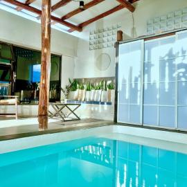1BR Private Pool Villa in Batu, Malang - Omah Susi, hotell i Punten