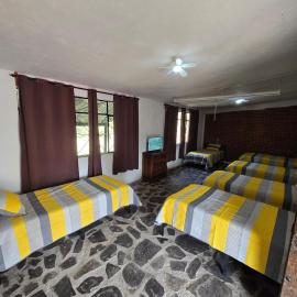Hotel NoQueNo Vista al lago – hotel w mieście Presa Requena