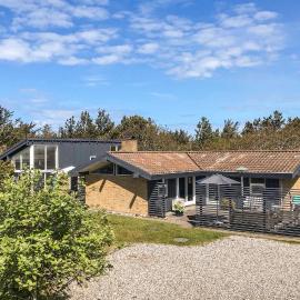 4 Bedroom Gorgeous Home In Ulfborg, hotel in Ulfborg