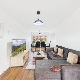 3-Bed Semi-Detached Perfect for Work & Family with Parking, hotel i Tilehurst