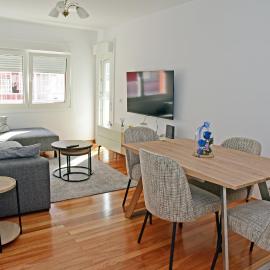 Renovated Apartment Centrally located wifi