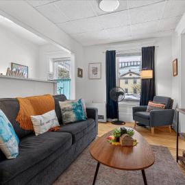 Charming 1BR Steps from Church Street - Downtown, hotel i Burlington