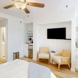 Palm Beach Condo 5 Mins to Beach Heated Pool