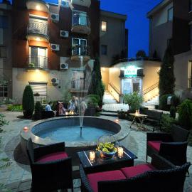 IWA CENTAR Apartments & Wellness, hotel en Vrnjačka Banja