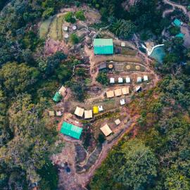 Neerville Waterfall Glamping- Neer waterfall, viešbutis mieste Shivpuri